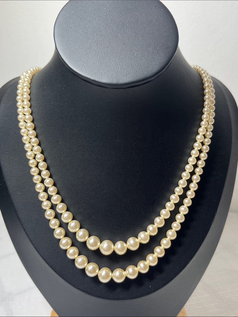 Vintage Double-Strand Faux-Pearl Necklace 
Cream Pearl